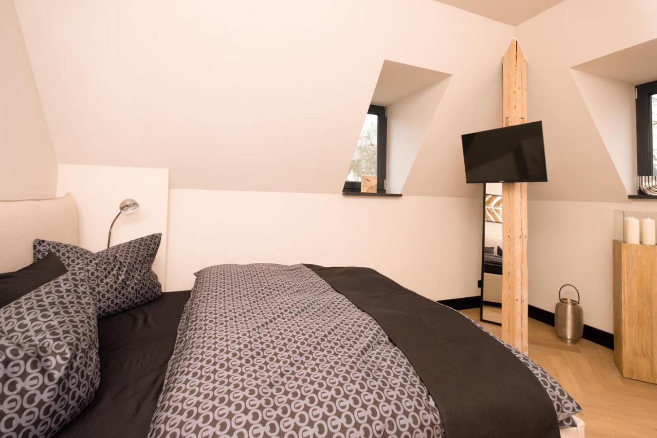* Stadtvilla Plauen * * Aussergewoehnlich * 2 Zimmerwohnung * Zentrumsnah Екстериор снимка