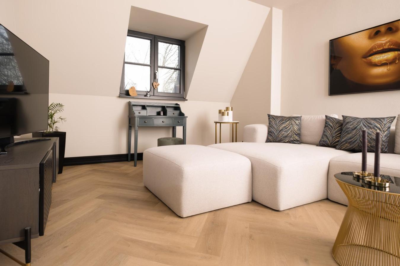 * Stadtvilla Plauen * * Aussergewoehnlich * 2 Zimmerwohnung * Zentrumsnah Екстериор снимка