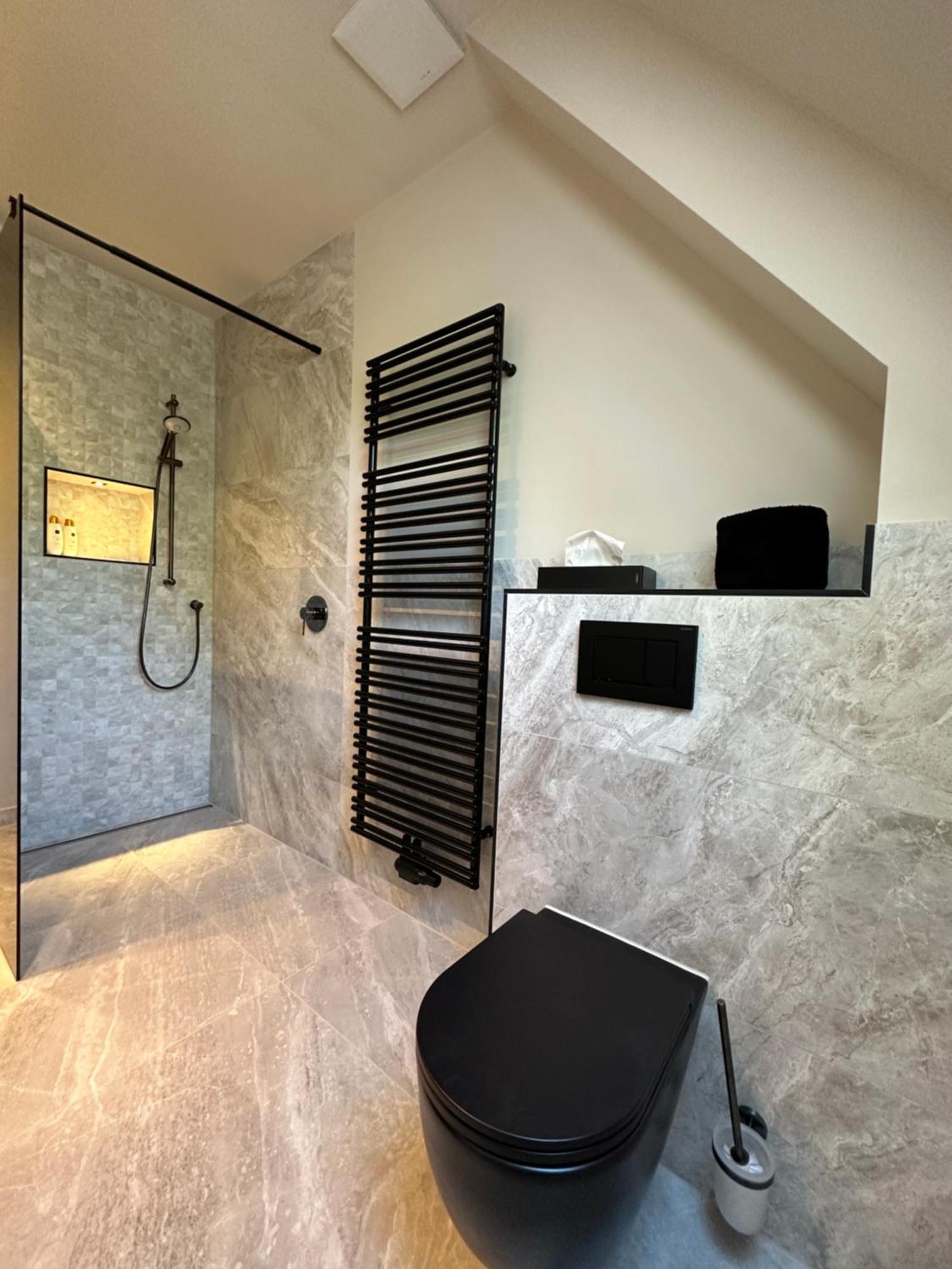 * Stadtvilla Plauen * * Aussergewoehnlich * 2 Zimmerwohnung * Zentrumsnah Екстериор снимка