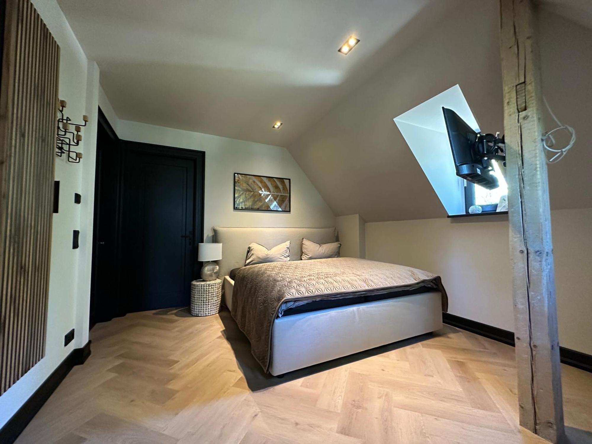 * Stadtvilla Plauen * * Aussergewoehnlich * 2 Zimmerwohnung * Zentrumsnah Екстериор снимка
